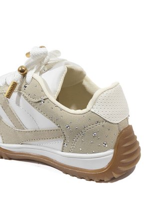 Tenis Beige Maniqueo Glam