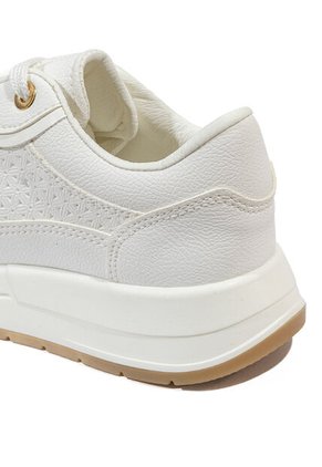 Tenis Blanco Maniqueo Golden