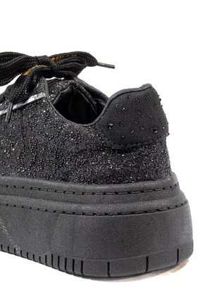 Tenis Negro Maniqueo Luma