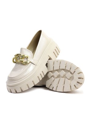 Mocasines Mujer Charol Beige Maniqueo Giorgia
