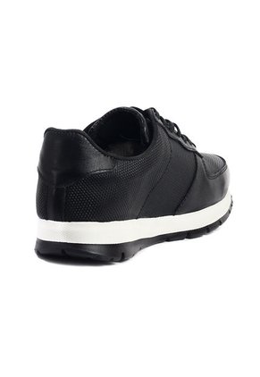 Tenis Cuero Negro Maniqueo Declan