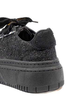 Tenis Negro Maniqueo Luma