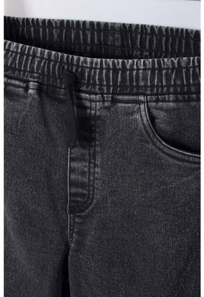 Jogger De Mic Con Bolsillos Negro Para Niño 8