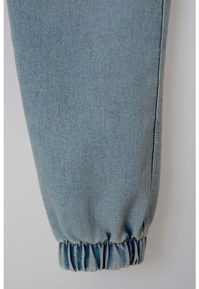 Jogger De Mic Con Cordón Azul Claro Para Niño 12