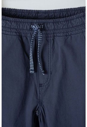 Jogger De Mic Con Cordón Azul Para Niño 12
