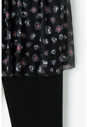 Conjunto Mic Marfil Y Negro De Pantalón Largo Para Niña 4