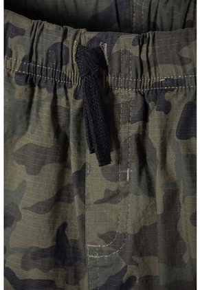 Bermuda De Mic Con Cordón Verde Para Niño 8