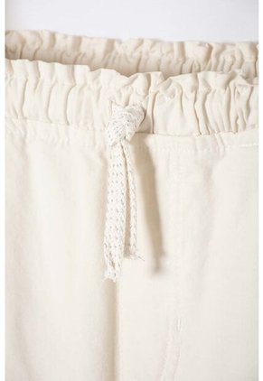 Jogger De Mic Con Cordón Marfil Para Niña 8