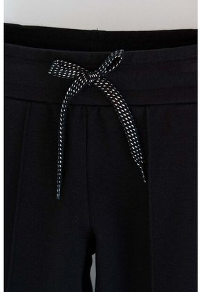 Jogger De Mic Con Cordón Negro Para Niña 10