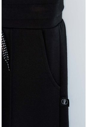 Jogger De Mic Con Cordón Negro Para Niña 4