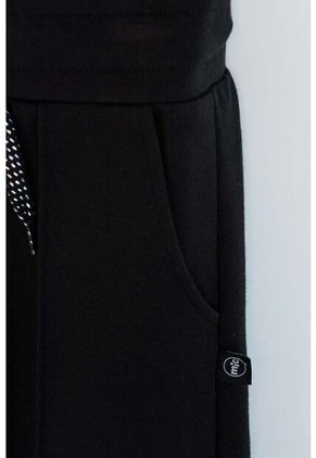 Jogger De Mic Con Cordón Negro Para Niña 4