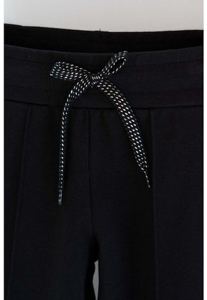 Jogger De Mic Con Cordón Negro Para Niña 6