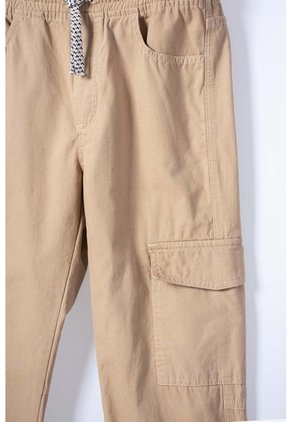 Jogger De Mic Con Cordón Caqui Para Niño 12