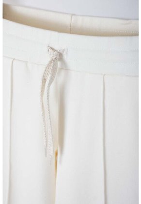 Jogger Mic Con Cordón Marfil Para Niña 8