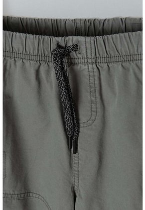 Bermuda De Mic Con Cordón Verde Para Niño 12