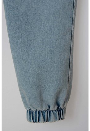 Jogger De Mic Con Cordón Azul Claro Para Niño 4