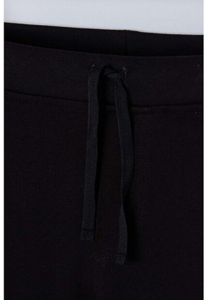 Jogger De Mic Con Cordón Negro Para Niño 14