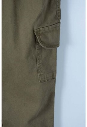 Pantalón De Mic Con Cordón Verde Para Niño 12