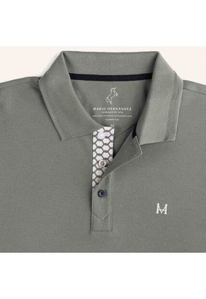 Camiseta Polo Emblema Cipres Tierra Arriba Camiseta Polo Emblema Cipres Tierra Arriba Talla XL