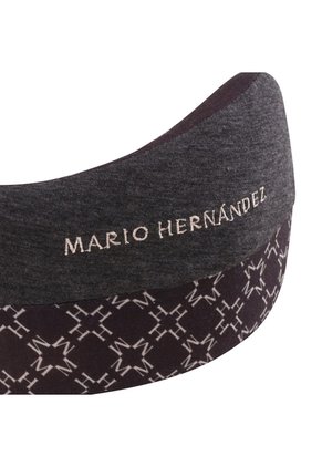 Almohada Con Micro Perlas Negro Explora Almohada Con Micro Perlas Negro Explora