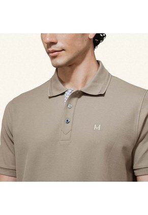 Camiseta Polo Emblema Arena Tierra Arriba