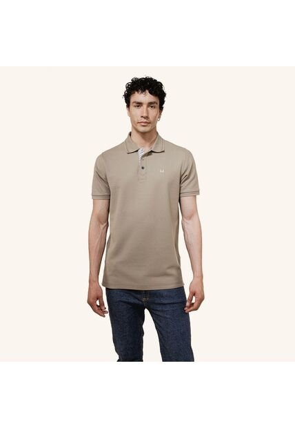 Camiseta Polo Emblema Arena Tierra Arriba Camiseta Polo Emblema Arena Tierra Arriba Talla XL