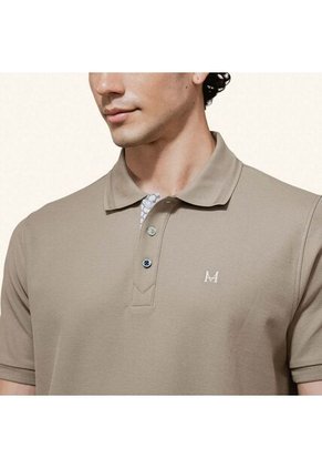 Camiseta Polo Emblema Arena Tierra Arriba Camiseta Polo Emblema Arena Tierra Arriba Talla XL