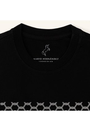 Camiseta Trama Negro Tierra Arriba Camiseta Trama Negro Tierra Arriba Talla L