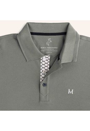 Camiseta Polo Emblema Cipres Tierra Arriba Camiseta Polo Emblema Cipres Tierra Arriba Talla M