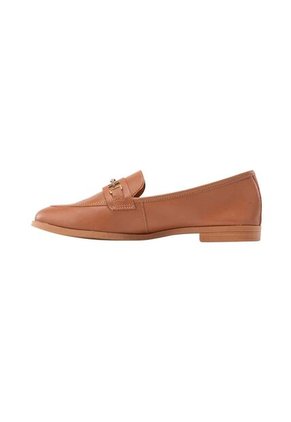 Mocasín Loafer Gardenia Café Julia Mocasín Loafer Gardenia Café Julia Talla 40