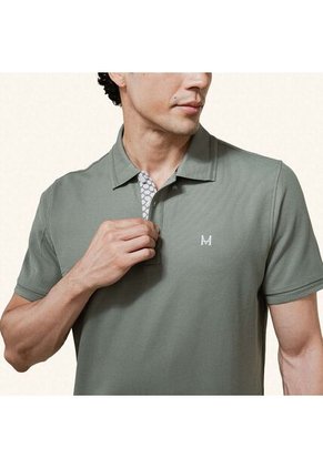 Camiseta Polo Emblema Cipres Tierra Arriba Camiseta Polo Emblema Cipres Tierra Arriba Talla M