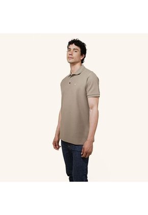 Camiseta Polo Emblema Arena Tierra Arriba Camiseta Polo Emblema Arena Tierra Arriba Talla L