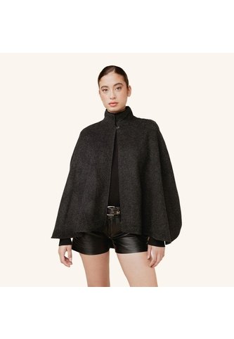 Capa Lucia Gris Oscuro Cuzco Mario Hernández
