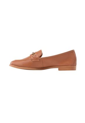 Mocasín Loafer Gardenia Café Julia Mocasín Loafer Gardenia Café Julia Talla 40