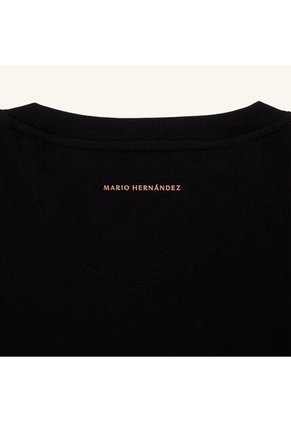 Camiseta Origen Negro Arena Tierra Arriba Camiseta Origen Negro Arena Tierra Arriba Talla S