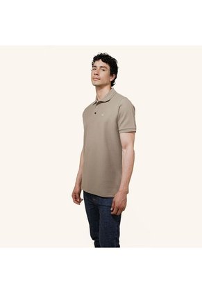 Camiseta Polo Emblema Arena Tierra Arriba Camiseta Polo Emblema Arena Tierra Arriba Talla XL