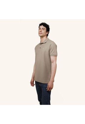 Camiseta Polo Emblema Arena Tierra Arriba Camiseta Polo Emblema Arena Tierra Arriba Talla L