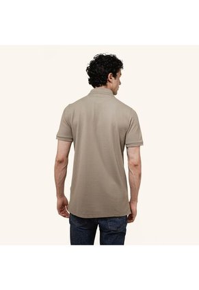 Camiseta Polo Emblema Arena Tierra Arriba Camiseta Polo Emblema Arena Tierra Arriba Talla L