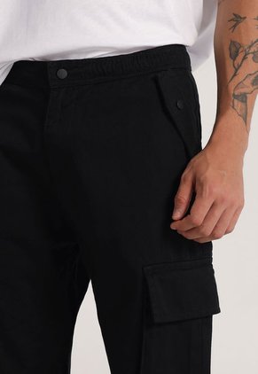 Pantalón Cargo Negro Mattelsa