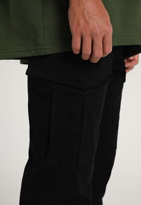 Pantalón Cargo Negro Mattelsa