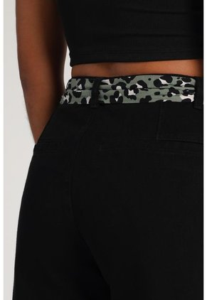 Pantalón Negro-Verde Mattelsa