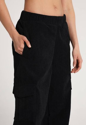 Pantalón Cargo Negro Mattelsa Baggy