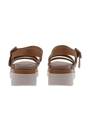 Sandalia Plataforma Brett Beige Mercedes Campuzano