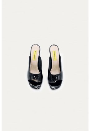 Sandalia Tacon Harbor Negro Mercedes Campuzano
