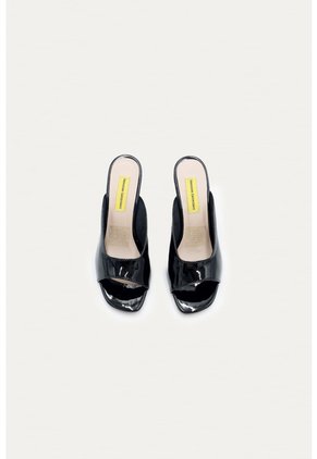 Sandalia Tacon Harbor Negro Mercedes Campuzano