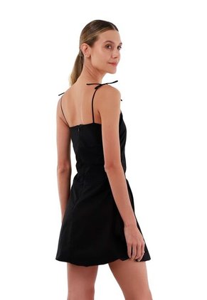 Vestido Corto Britt Negro Mercedes Campuzano