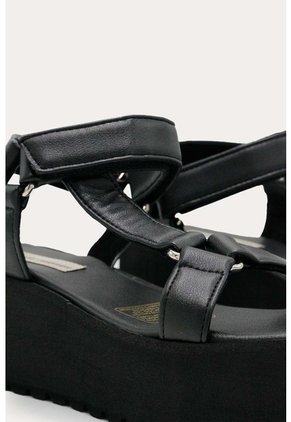 Sandalia Plataforma Ali Negro Mercedes Campuzano