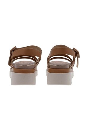 Sandalia Plataforma Brett Beige Mercedes Campuzano