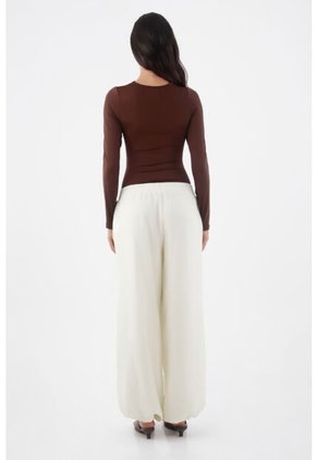 Body Anna Café Mercedes Campuzano