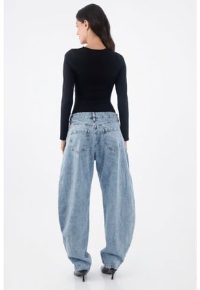 Body Anna Negro Mercedes Campuzano